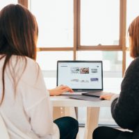 Bureau ergonomique et convivial.