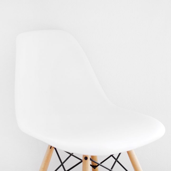 ambiance_purete_chaise_blanc_happy_monday.jpg