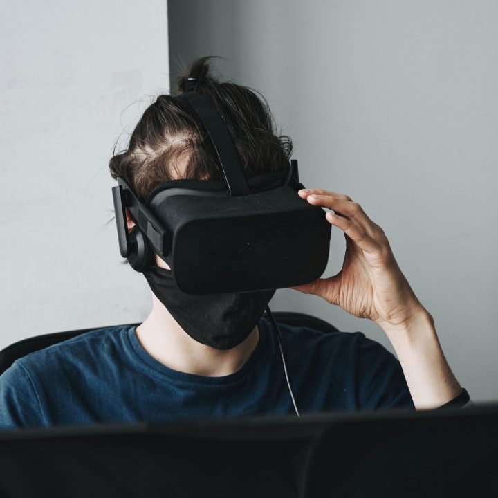 maxim-tolchinskiy-ectRUZRYrYk-unsplash